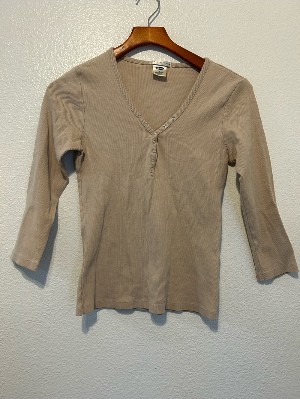 Old Navy Beige V-Neck Henley 3/4 Sleeve Top